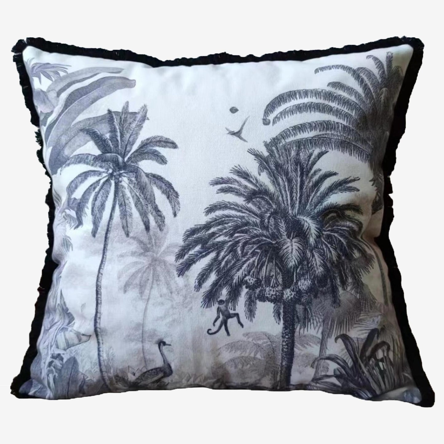 Coussin à franges : des plamiers, des singes, la jungle : ce coussin à franges est le meilleur pour prendre le large avec le style bohème - Potiron Paris, la décoration d'intérieur moderne et design à petit prix