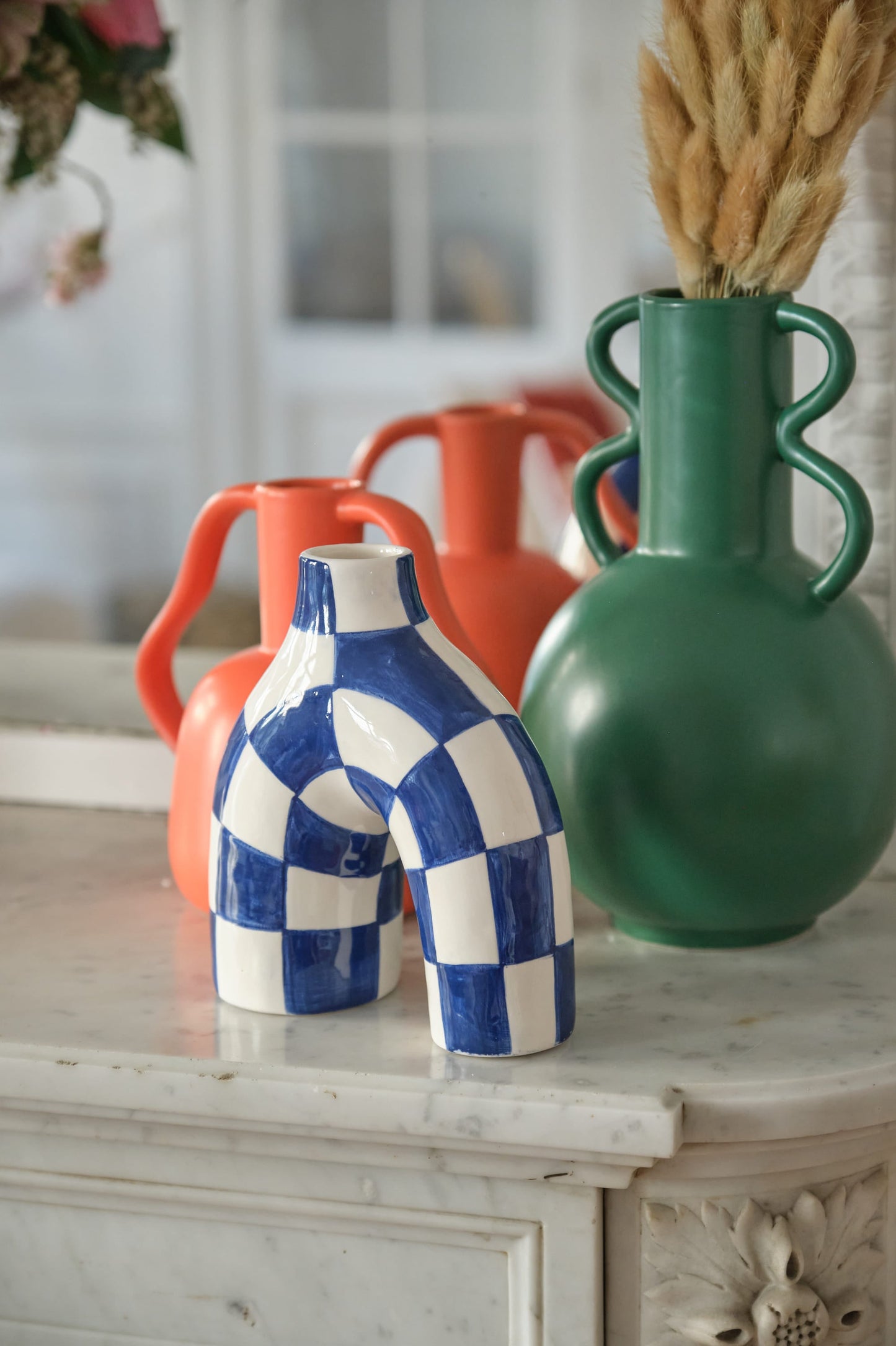Phoenix - Vase art moderne à damier bleu marine Potiron Paris