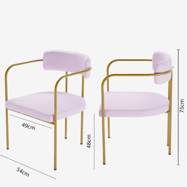 Fauteuil de table à manger de style bohème chic en velours rose et pieds dorés - Potiron Paris, la décoration intérieur moderne haute en couleurs