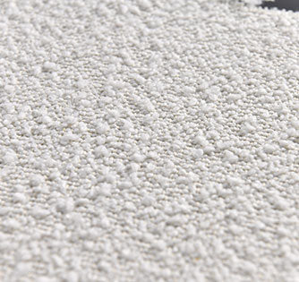 Ninon – Pouf repose-pieds tapissé en bouclette blanche Potiron Paris