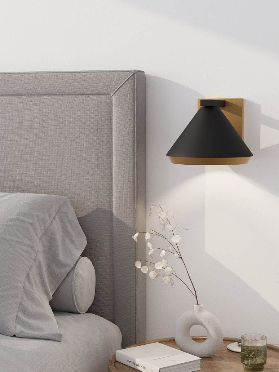 Applique murale chambre forme moderne style industriel en métal noir et or - Potiron Paris, le luminaire design de la décoration d'intérieur chic et moderne