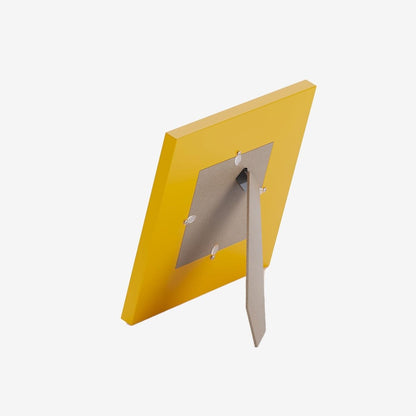 Cadre photo graphique moderne style bohème à rayures jaunes et blanches - Potiron Paris, les acessoires déco design au meilleur prix