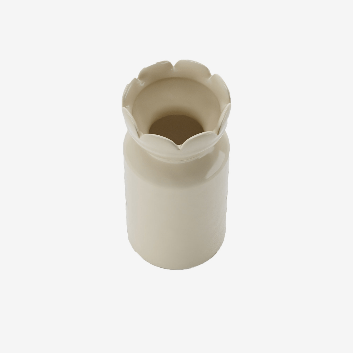 Pour compléter le petit meuble contemporain du salon, optez pour le grand vase col tulipe Rivoli, céramique crème Potiron Paris