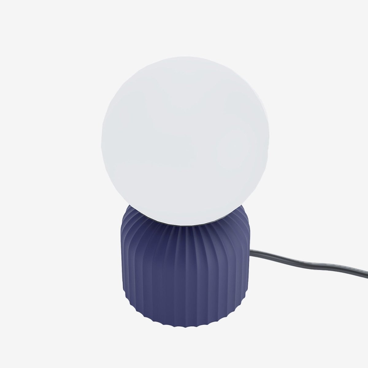 Lampe boule design italien en céramique bleue et globe en verre - Potiron Paris, le luminaire design de la décoration d'intérieur chic et moderne