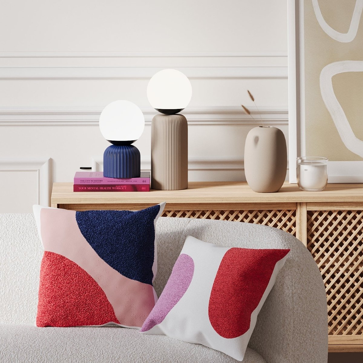 Lampe de bureau vintage en céramique couleur crème globe de verre- Potiron Paris, le luminaire design de la décoration d'intérieur chic et moderne