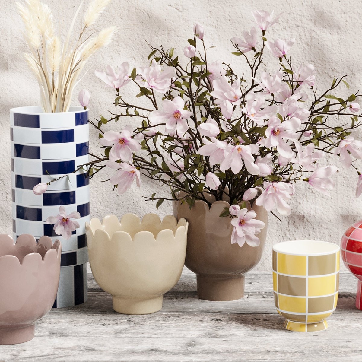 Potiron Paris, déco et ameublement design pas cher - Petit pot à fleurs forme tulipe en céramique crème, collection arts de la table et décorations à poser