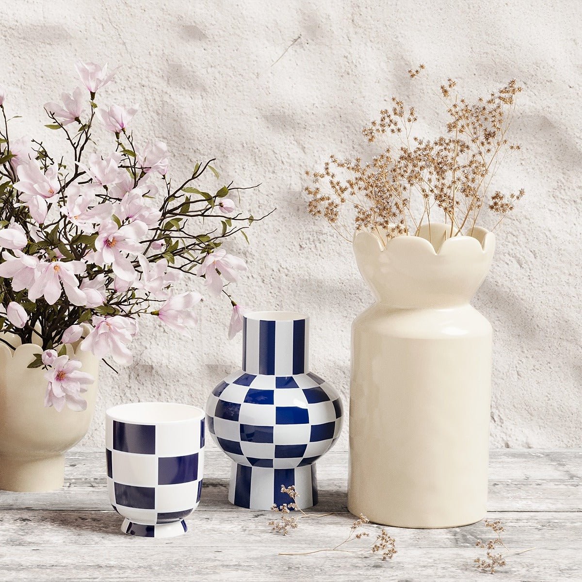 Un ensemble de vases décoratifs stylée et élégants avec les vases design arts décoratifs à damier en céramique brillante - Potiron Paris, accessoires déco design pas chère pour la maison de style contemporain