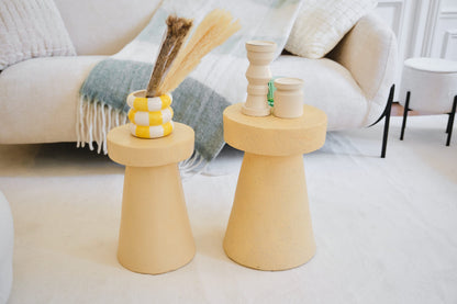 Petite table d’appoint ronde design en magnésie mouchetée rose Anémone Potiron Paris