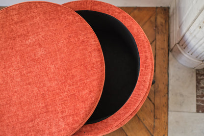 Angelo – Pouf coffre en velours ocre Potiron Paris