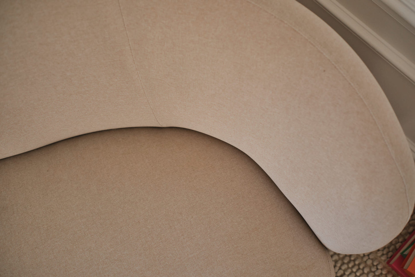 Canapé design tissu beige Bianca Potiron Paris