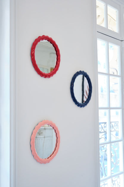 Georgia - Miroir mural design ondulé en céramique rose Potiron Paris