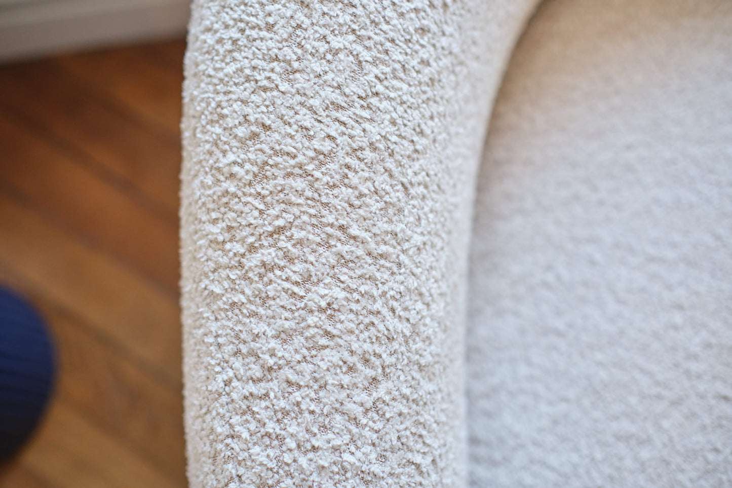 Loveseat Joshua - Fauteuil 2 places en tissu bouclette crème Potiron Paris