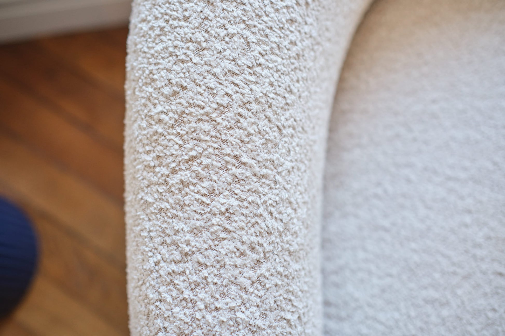 Loveseat Joshua - Fauteuil 2 places en tissu bouclette crème Potiron Paris