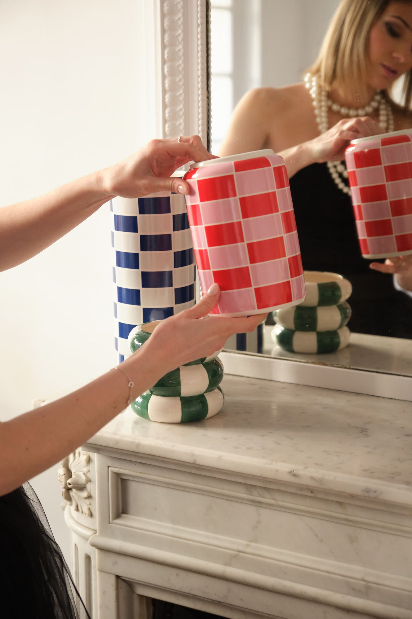 Vase cylindrique à damier céramique rouge Macao Potiron Paris