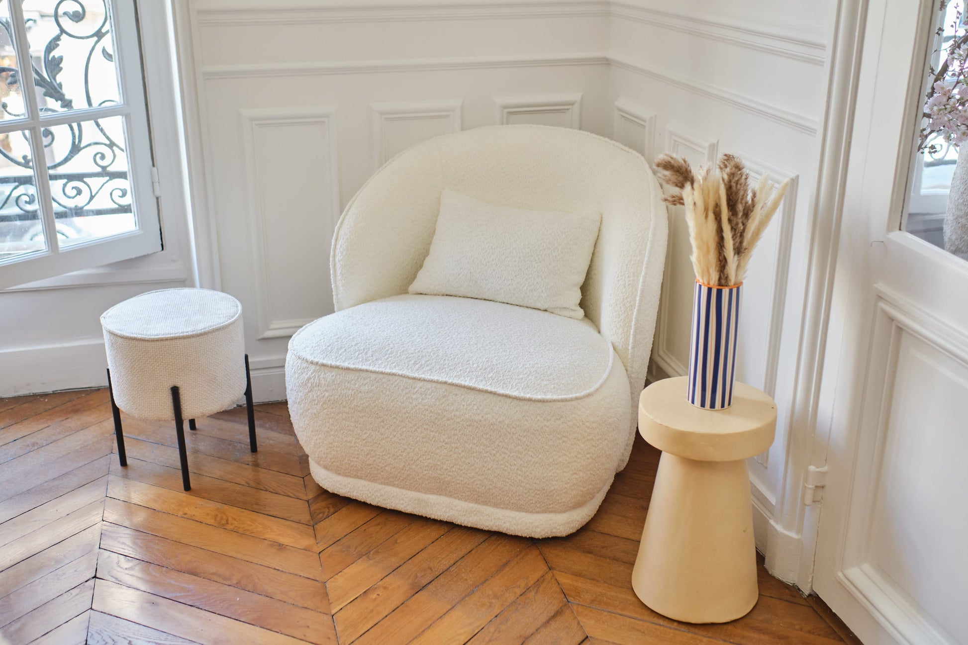 Fauteuil design bouclé blanc Pablo Potiron Paris