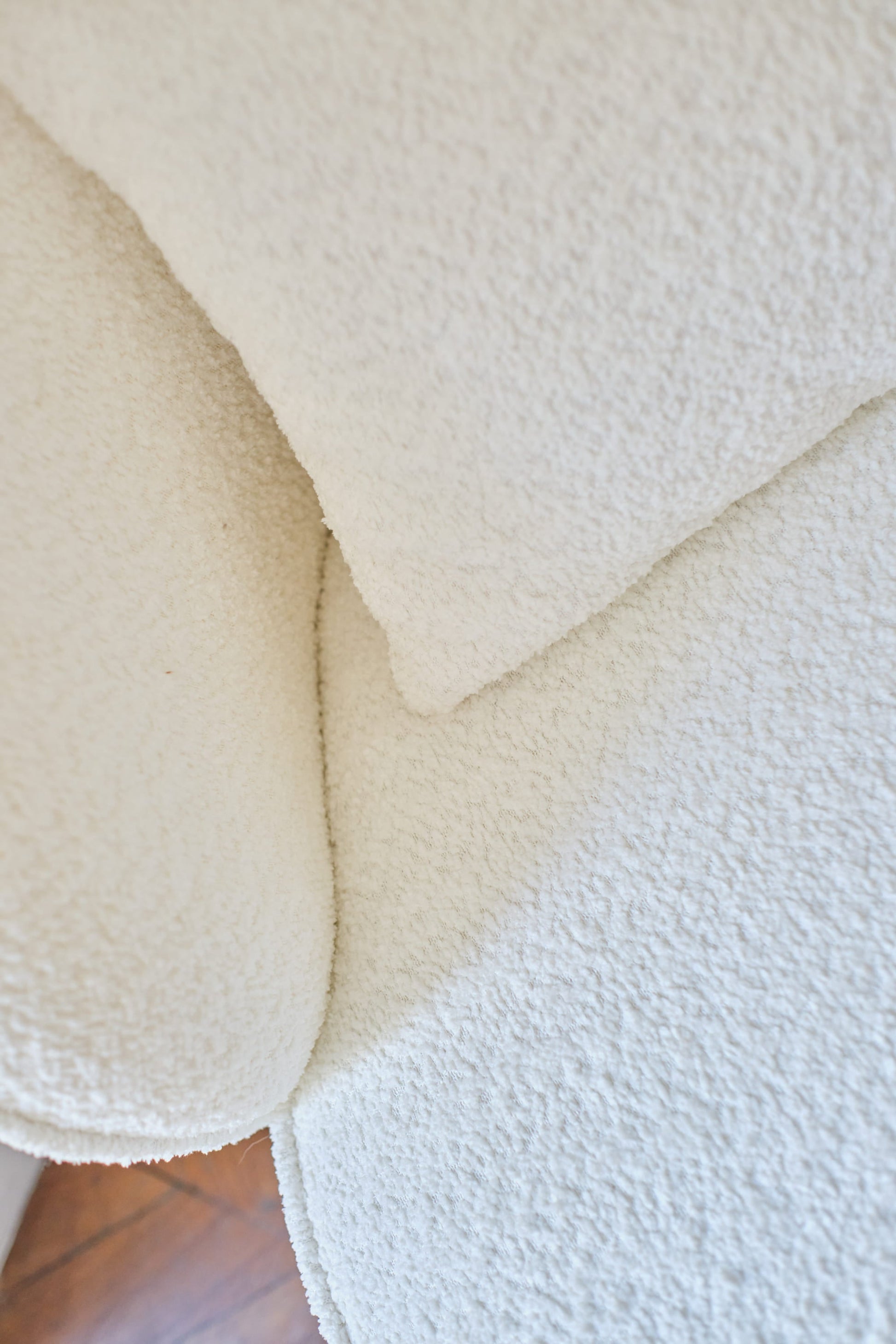 Fauteuil design bouclé blanc Pablo Potiron Paris