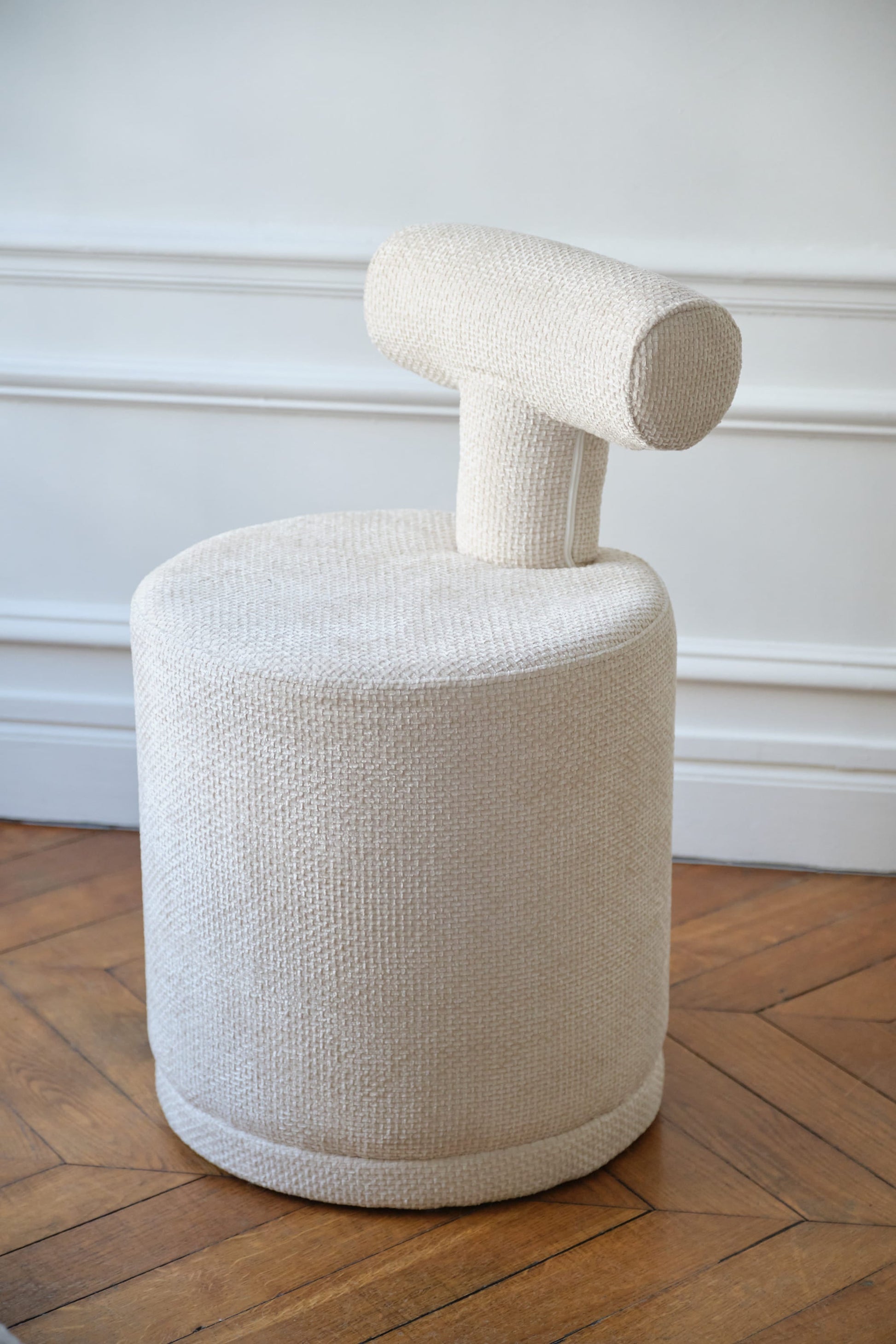 Tom – Pouf avec dossier en tissu chenille blanc Potiron Paris