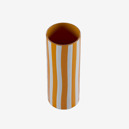 A poser sur la table à manger ou un meuble du salon, le vase cylindrique à rayures orange, Orlando - grand modèle Potiron Paris