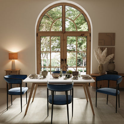 Chaise de salle à manger design dossier arrondi velours bleu marine Aurore Potiron Paris
