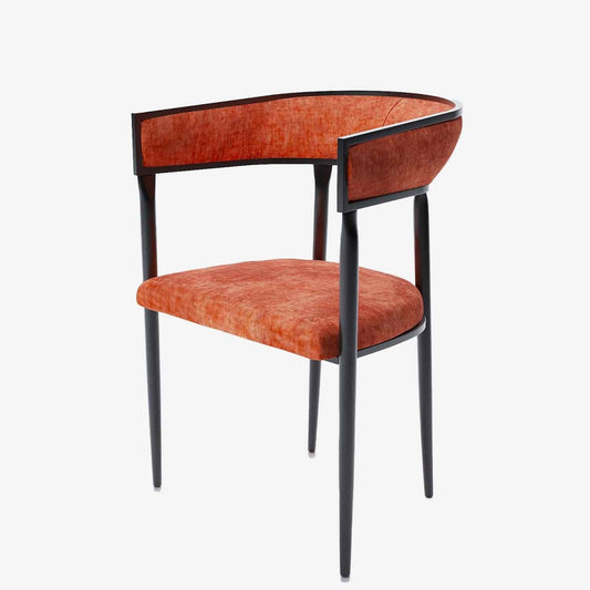 Chaise de salle à manger design dossier arrondi velours ocre Aurore Potiron Paris