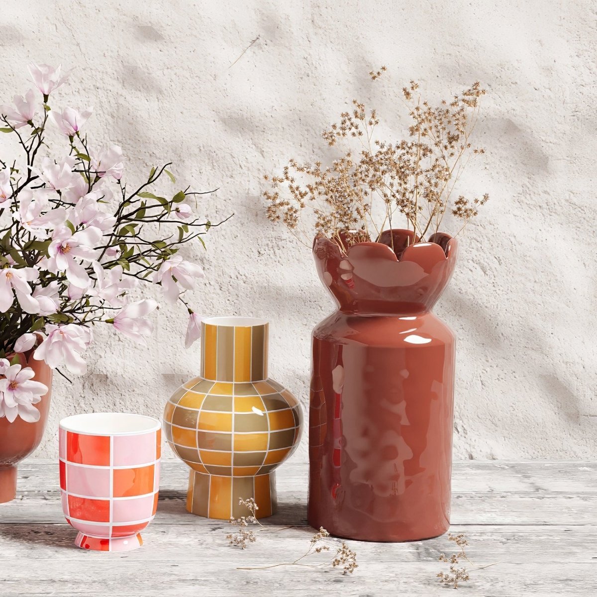 Le vase cylindrique à col tulipe Rivoli en céramique rouge rend votre salle a manger moderne, chic - Potiron Paris, meuble decoration d'autrefois