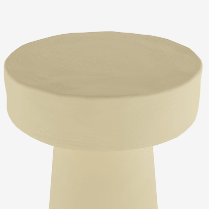 Petite table d’appoint ronde design aspect ciment : un petit meuble pour salon moderne ou contemporain